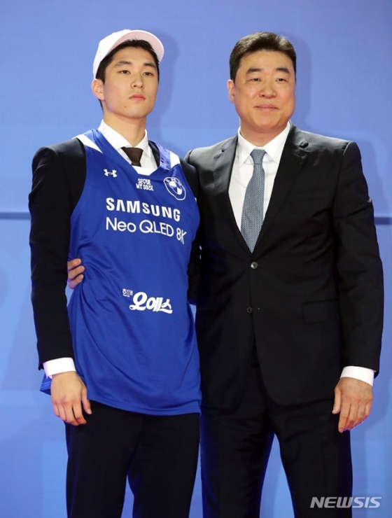 조준희와 은희석 감독(오른쪽). /사진=뉴시스 제공