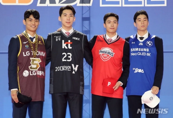 2023 KBL 신인 드래프트 4순위 안에 지명된 선수들. 조준희는 맨 오른쪽. /사진=뉴시스 제공