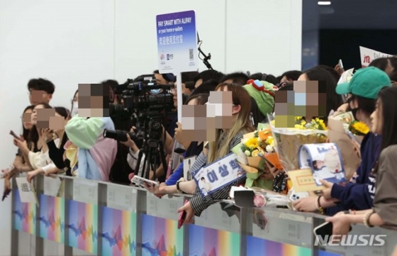 페이커를 기다리는 팬들. /사진=뉴시스 제공