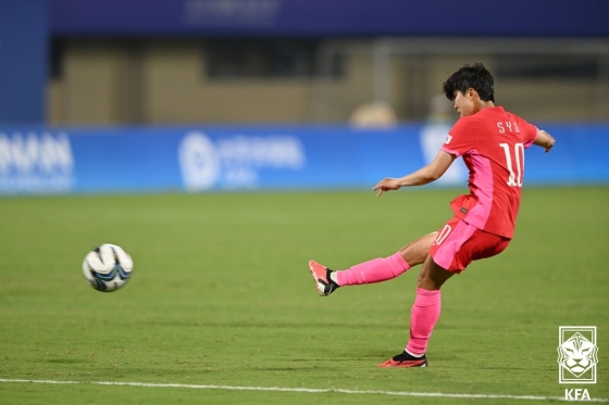 프리킥을 차는 지소연. /사진=대한축구협회