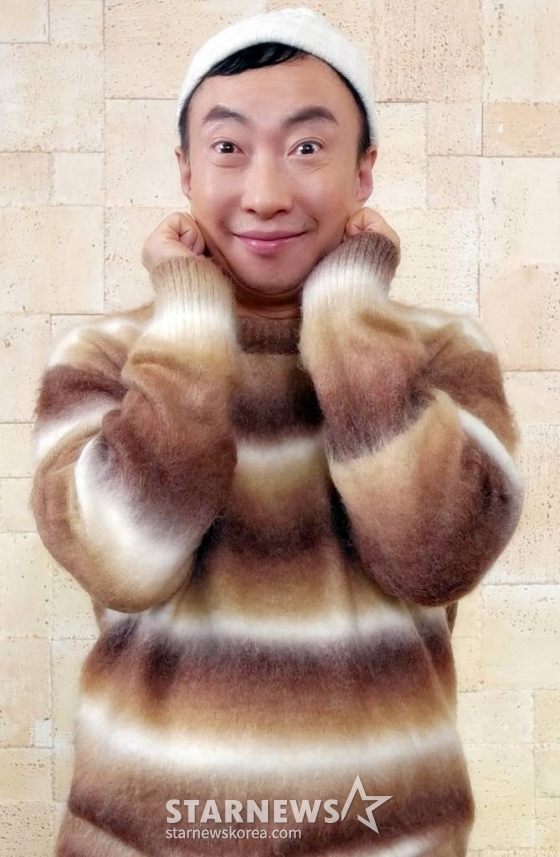 개그맨 박명수가 22일 오후 온라인으로 진행된 티캐스트 E채널 &#039;토요일은 밥이 좋아&#039; 기자간담회에 참석해 포즈를 취하고 있다. 2022.02.22 &lt;사진=토요일은 밥이좋아&gt; /사진=임성균 기자 tjdrbs23@
