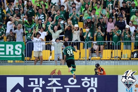 골 세리머니하는 전북현대의 안현범. /사진=한국프로축구연맹 제공