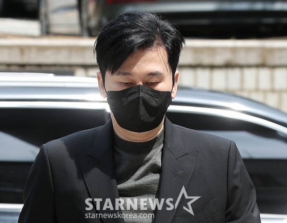 특정범죄 가중처벌 등에 관한 법률 위반(보복협박) 등의 혐의를 받고 있는 양현석 전 YG엔터테인먼트 대표가 13일 오전 서울 서초구 중앙지방법원에서 진행된 공판에 출석하고 있다. 2022.06.13 /사진=김창현 기자 chmt@