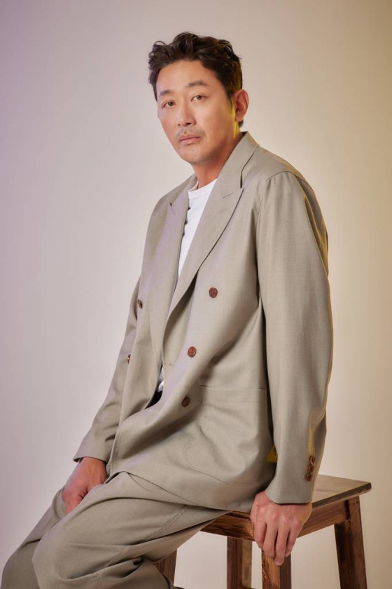 영화 &#039;1947 보스톤&#039;(감독 강제규)의 배우 하정우가 21일 진행된 라운드 인터뷰를 위해 포즈를 취하고 있다. /사진제공=롯데엔터테인먼트 2023.09.21 /사진=이동훈