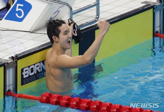 김우민이 29일 2022 항저우 아시안게임 수영 남자 자유형 400m에서 금메달을 수확했다. /사진=뉴시스