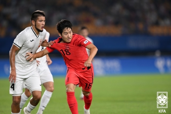 키르기스스탄전에 출전한 이강인(오른쪽). /사진=대한축구협회 제공