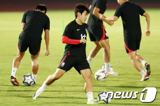 이강인이 1일 중국과 2022 항저우 아시아게임 남자 축구 8강전에서 벤치에서 경기를 시작한다. /사진=뉴스1