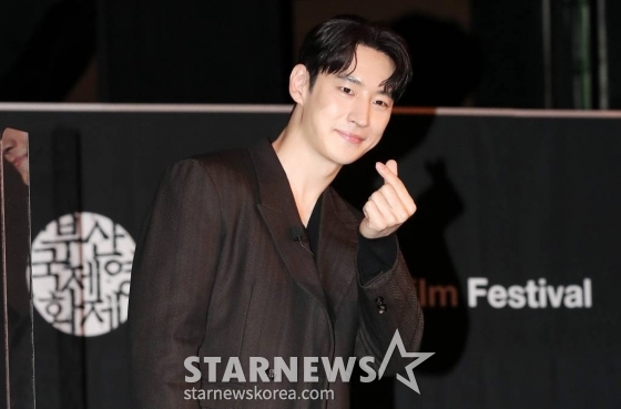 배우 이제훈이 7일 오후 부산 해운대구 우동 KNN시어터에서 열린 제26회 부산국제영화제 액터스 하우스에 참석해 포즈를 취하고 있다. 2021.10.07 /사진=김창현 기자 chmt@