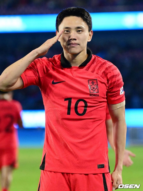 세리머니하는 조영욱. 