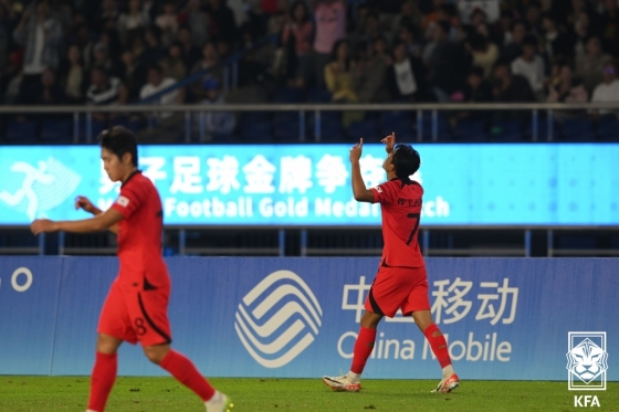 이강인(왼쪽)과 손흥민. /사진=대한축구협회