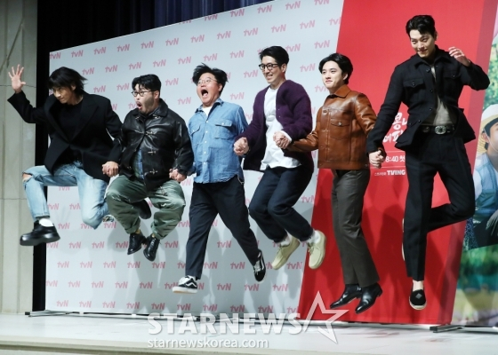 이광수(왼쪽부터), 김기방, 나영석PD, 하무성 PD, 도경수, 김우빈 /사진=김창현 기자 
