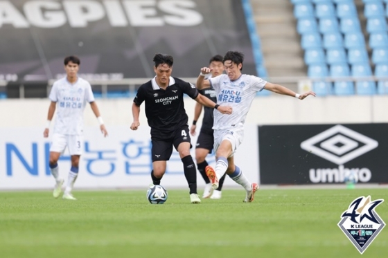 이상민(왼쪽). /사진=한국프로축구연맹 제공
