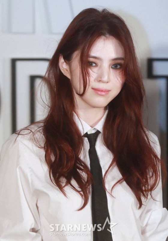 배우 한소희가 1일 오후 서울 성동구 디올(DIOR) 성수 스토어에서 진행된 &#039;LADY DIOR CELEBRATION&#039; 전시회 포토콜에 참석해 포즈를 취하고 있다. /2023.09.01 /사진=이동훈