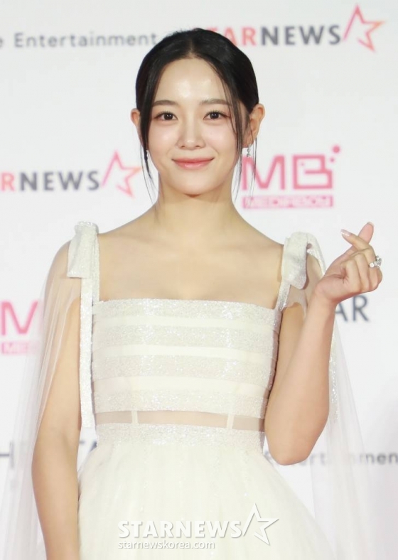 배우 김세정이 13일 오후 일본 나고야 니혼가이시홀에서 열린 스타뉴스-미디어보이 주최 &#039;2022 Asia Artist Awards IN JAPAN&#039;(2022 아시아 아티스트 어워즈, 이하 2022 AAA) 레드카펫 행사에 참석해 포즈를 취하고 있다.  스타뉴스와 미디어보이가 주최하고 Asia Artist Awards 조직위원회와 더스타파트너, 컬쳐 엔터테인먼트가 공동 주관한 글로벌 NO.1 시상식 &#039;2022 AAA&#039;는 올 한 해 동안 국내외에서 많은 사랑을 받은 가수, 배우들이 참석해 눈을 뗄 수 없는 화려한 글로벌 축제의 장을 펼쳤다. /2022.12.13 /사진=이동훈 기자 photoguy@