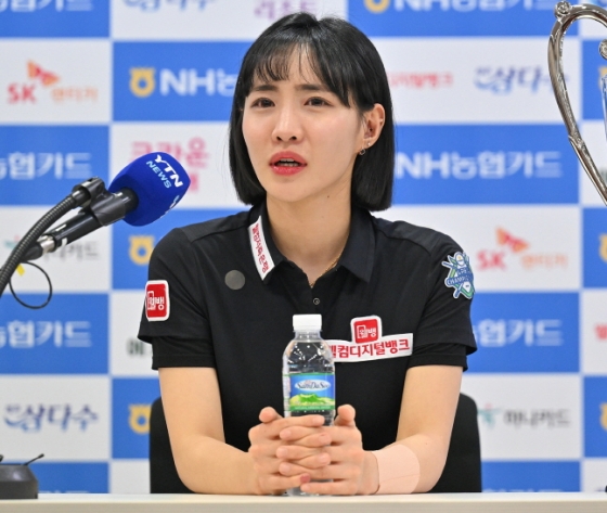 최혜미가 8일 NH농협카드 LPBA 챔피언십에서 정상에 오른 뒤 인터뷰를 하고 있다. /사진=PBA 투어