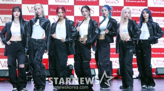 걸그룹 드림캐쳐(DREAMCATCHER)가 22일 오후 서울 광진구 건국대학교 새천년관에서 진행된 아홉 번째 미니앨범 'VillainS(빌런스)' 발매 기념 쇼케이스에 참석해 포즈를 취하고 있다. 드림캐쳐의 이번 앨범에는 타이틀 'OOTD(오오티디)'부터 'Intro : This My Fashion(인트로 : 디스 마이 패션)', 'Rising(라이징)', 'Shatter(쉐터)', 'We Are Young(위 아 영)'까지 수록됐다. 2023.11.22 /사진=김창현