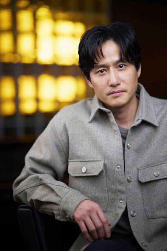 배우 박해준이 24일 오전 서울 종로구의 한 카페에서 진행된 영화 '서울의 봄' 개봉 인터뷰를 위해 포즈를 취하고 있다. '서울의 봄'은 1979년 12월 12일 수도 서울에서 일어난 신군부 세력의 반란을 막기 위한 일촉즉발의 9시간을 그린 영화다. / 사진제공 = 플러스엠 엔터테인먼트 /사진=김창현