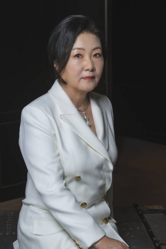 배우 김해숙이 29일 오전 서울 종로구 삼청동의 한 카페에서 진행된 영화 &#039;3일의 휴가&#039; 개봉 관련 인터뷰를 위해 포즈를 취하고 있다.  &#039;3일의 휴가&#039;는 하늘에서 휴가 온 엄마 &#039;복자&#039;(김해숙 분)와 엄마의 레시피로 백반집을 운영하는 딸 &#039;진주&#039;(신민아 분)의 힐링 판타지 영화. 12월 6일 개봉. / 사진제공 = 쇼박스 /사진=김창현