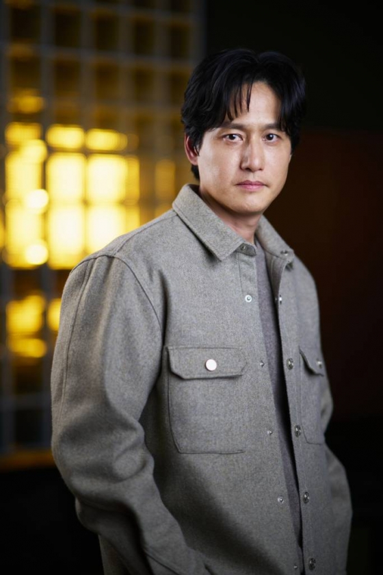 배우 박해준이 24일 오전 서울 종로구의 한 카페에서 진행된 영화 &#039;서울의 봄&#039; 개봉 인터뷰를 위해 포즈를 취하고 있다.  &#039;서울의 봄&#039;은 1979년 12월 12일 수도 서울에서 일어난 신군부 세력의 반란을 막기 위한 일촉즉발의 9시간을 그린 영화다. / 사진제공 = 플러스엠 엔터테인먼트 /사진=김창현