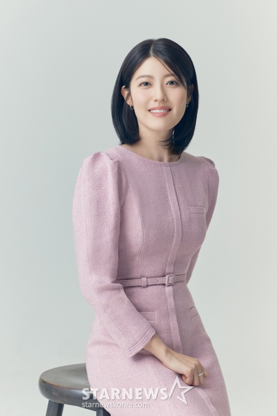 배우 남지현이 24일 오전 서울 강남구 라운지365에서 진행된 유플러스 드라마 &#039;하이쿠키&#039; 관련 인터뷰를 위해 포즈를 취하고 있다.  &#039;하이쿠키&#039;는 한입만 먹어도 자신의 욕망을 실현시켜주는 의문의 수제 쿠키가 엘리트 고등학교를 집어삼키면서 벌어지는 이야기다. / 사진제공 = 매니지먼트 숲 /사진=김창현