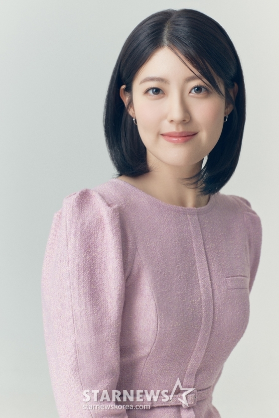 배우 남지현이 24일 오전 서울 강남구 라운지365에서 진행된 유플러스 드라마 &#039;하이쿠키&#039; 관련 인터뷰를 위해 포즈를 취하고 있다.  &#039;하이쿠키&#039;는 한입만 먹어도 자신의 욕망을 실현시켜주는 의문의 수제 쿠키가 엘리트 고등학교를 집어삼키면서 벌어지는 이야기다. / 사진제공 = 매니지먼트 숲 /사진=김창현