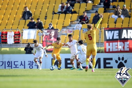 광주FC-포항스틸러스(흰색 유니폼) 경기. /사진=한국프로축구연맹 제공