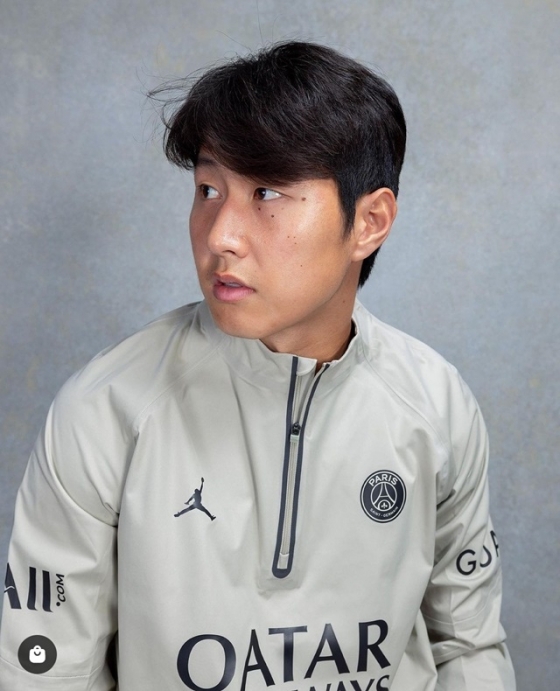 PSG 트레이닝복 모델로 나선 이강인. /사진=PSG SNS