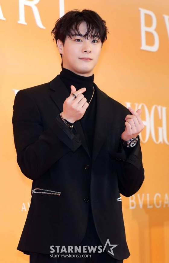 그룹 아스트로 문빈이 18일 오후 서울 강동구 워커힐 호텔에서 열린 &#039;보그와 함께하는 불가리 오로라 어워즈&#039;에 참석해 포즈를 취하고 있다. 2022.10.18 /사진=임성균 기자 tjdrbs23@