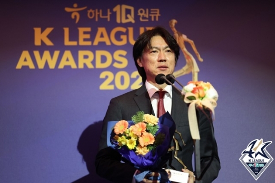 수상 소감 말하는 홍명보 감독. /사진=한국프로축구연맹 제공