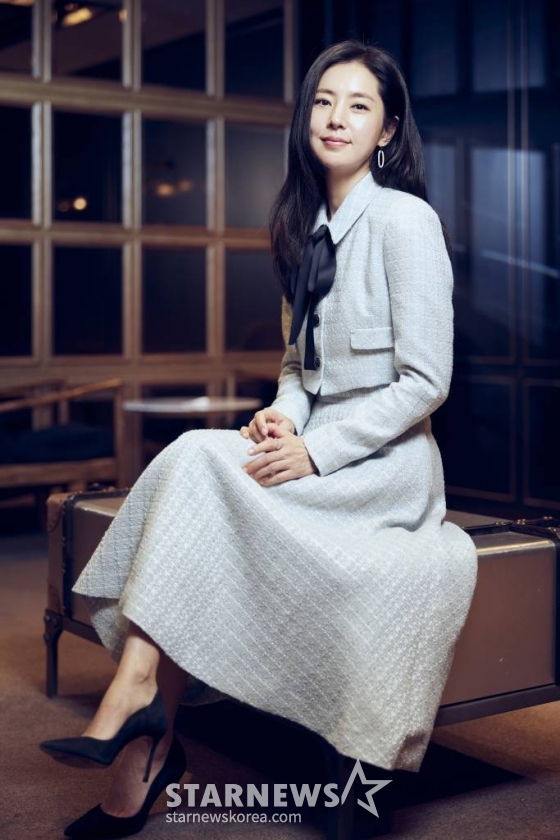 영화 &#039;교토에서 온 편지&#039;(감독 김민주)의 배우 한채아가 6일 진행된 인터뷰를 위해 포즈를 취하고 있다. /사진제공=판씨네마 2023.12.06 /사진=이동훈