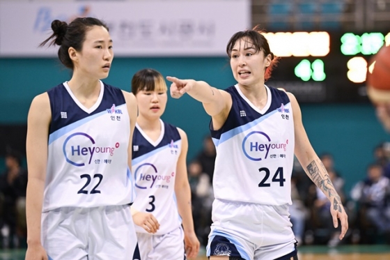 신한은행 선수단. /사진=WKBL