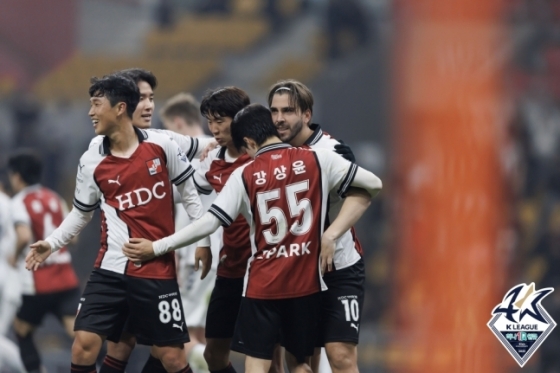 부산 아이파크 선수들. /사진=한국프로축구연맹