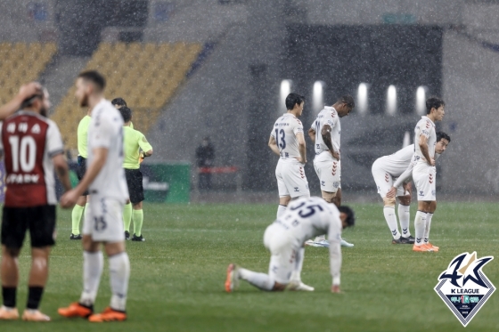 승강 PO 1차전 경기 후 수원FC. /사진제공=한국프로축구연맹