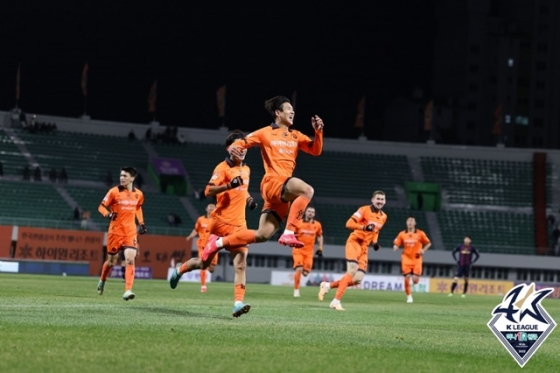 강원FC 선수단. /사진=한국프로축구연맹 제공