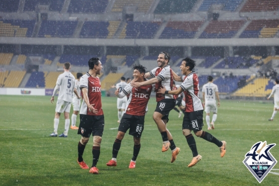 부산 선수들이 득점 후 환호하고 있다. /사진제공=한국프로축구연맹