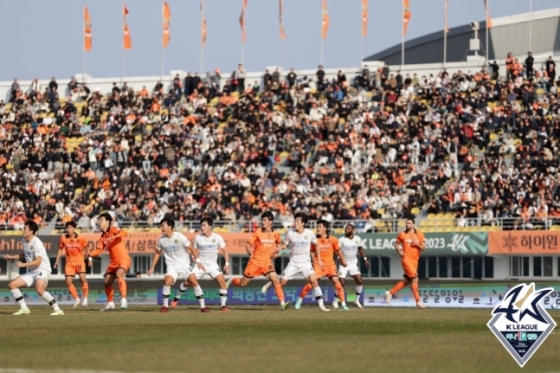 강원-김포 경기 모습. /사진=한국프로축구연맹