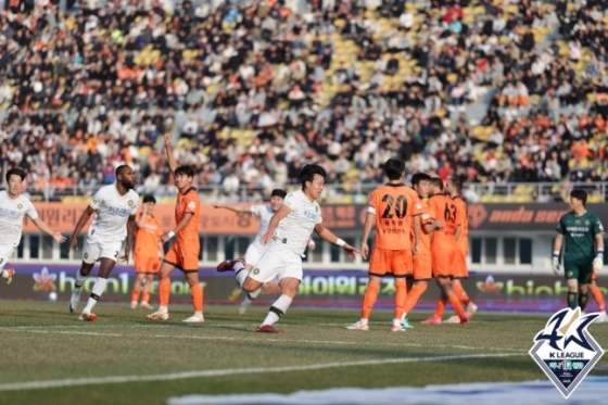 강원-김포 경기 모습. /사진=한국프로축구연맹