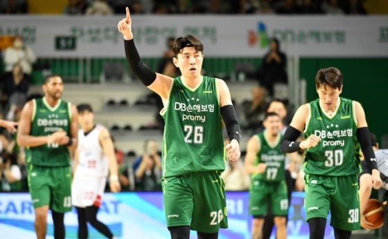 강상재(가운데). /사진=KBL 제공