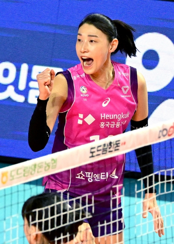 득점 후 주먹을 불끈 쥐는 김연경. /사진=KOVO