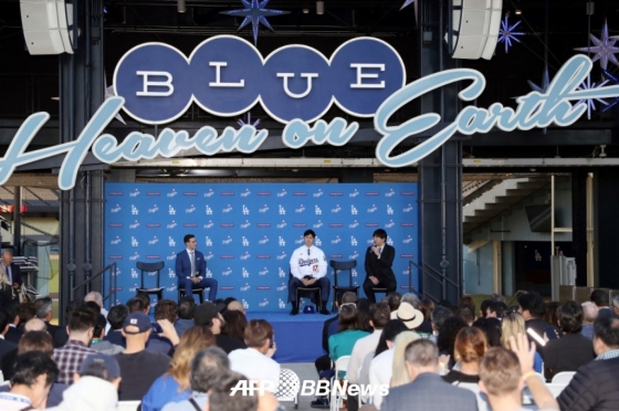 오타니 쇼헤이 입단 기자회견에 참석한 취재진의 모습. /AFPBBNews=뉴스1
