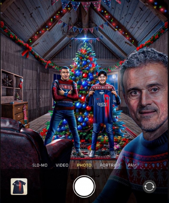 대한민국 미드필더 이강인(가운데)이 킬리안 음바페와 프랑스 리그1 크리스마스 기념 포스터에 등장했다. /사진=프랑스 리그1 SNS 