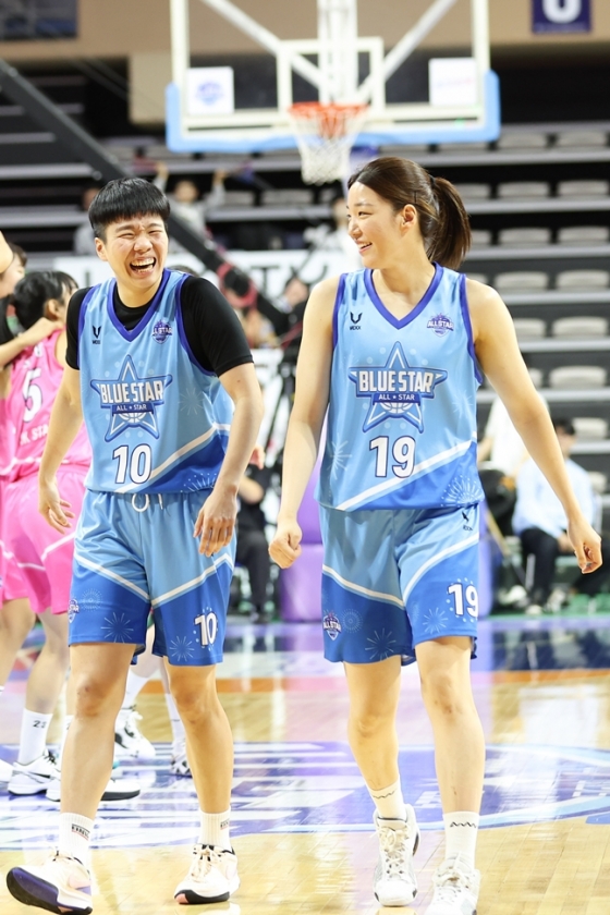 진안(왼쪽)과 양인영. /사진=WKBL 제공