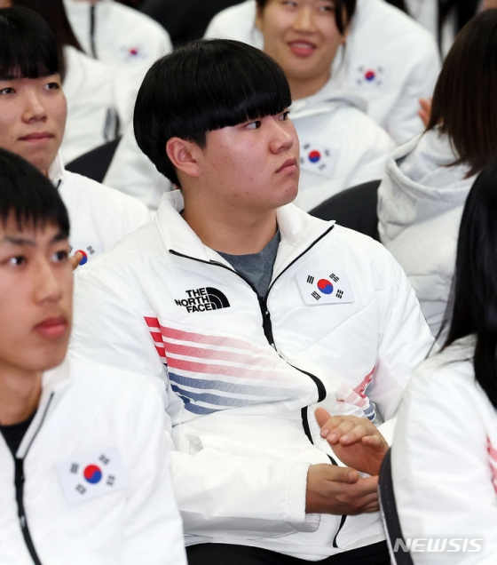 지난 9일 올림픽파크텔에서 열린 2024 강원동계청소년올림픽대회 대한민국 선수단 결단식에서 봅슬레이 소재환이 박수를 치고 있다. /사진=뉴시스