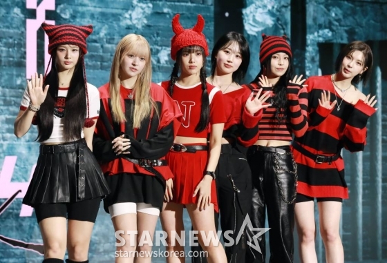 걸그룹 &#039;엔믹스(NMIXX)&#039;가 15일 오후 서울 송파구 소피텔 앰배서더 호텔에서 진행된 두 번째 미니 앨범 &#039;에프이쓰리오포: 브레이크&#039;(Fe3O4: BREAK) 발매기념 기자간담회에서 포즈를 취하고 있다. /2024.01.15 /사진=이동훈