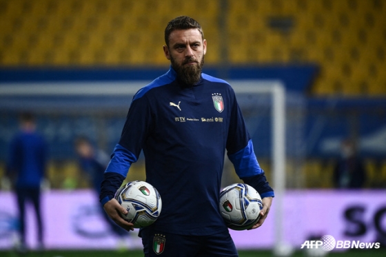 이탈리아 대표팀 코치 시절 다니엘레 데로시. /AFPBBNews=뉴스1