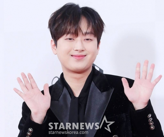 가수 이찬원이 10일 오후 인천 남동체육관에서 진행된 &#039;2023 더팩트 뮤직 어워즈(TMA)&#039; 레드카펫 행사에 참석해 포즈를 취하고 있다. 2023.10.10 /사진=김창현