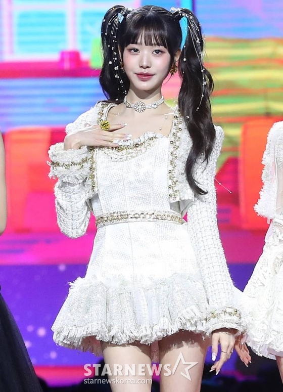 걸그룹 아이브 장원영이 25일 오후 인천 영종도 인스파이어 컨벤션 그랜드볼룸에서 진행된 &#039;2023 SBS 가요대전&#039; 레드카펫 행사에 참석해 포즈를 취하고 있다. 2023.12.25 /사진=김창현