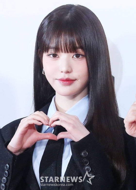 걸그룹 아이브 장원영이 10일 오후 인천 남동체육관에서 진행된 &#039;2023 더팩트 뮤직 어워즈(TMA)&#039; 레드카펫 행사에 참석해 포즈를 취하고 있다. 2023.10.10 /사진=김창현