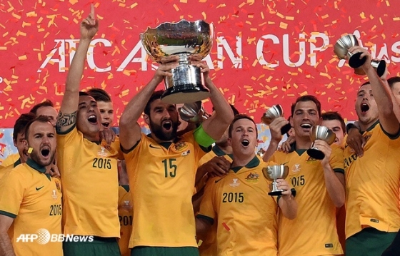 2015년 아시안컵 결승에서 한국을 꺾고 우승한 호주 선수들.  /AFPBBNews=뉴스1