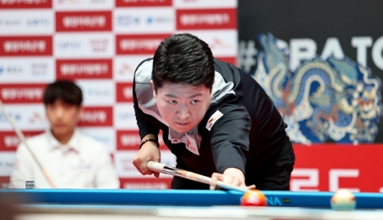 조건휘가 12일 2023~2024 PBA 투어 8차전 &#039;웰컴저축은행 웰뱅 PBA-LPBA 챔피언십&#039; PBA 결승전에서 샷을 준비하고 있다. /사진=PBA 투어